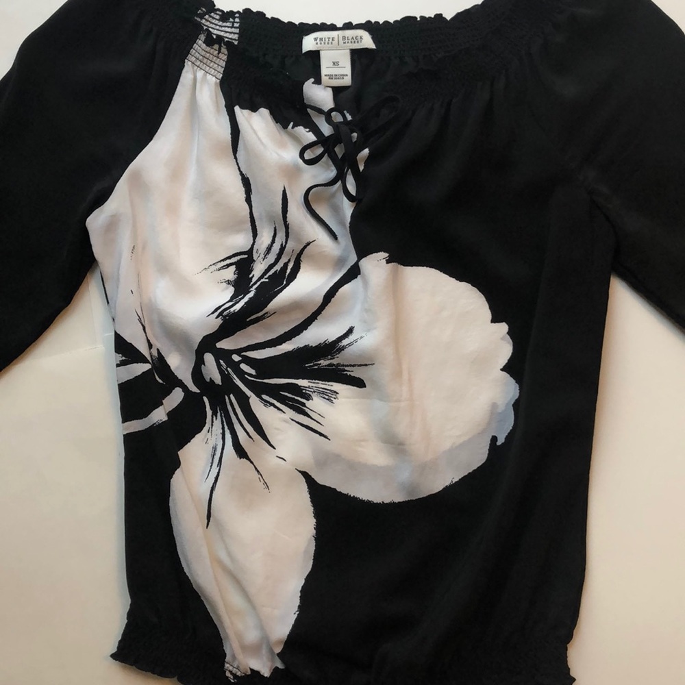 Pre owned White House Black Market Silk Blouse. XS - Picture 2 of 6
